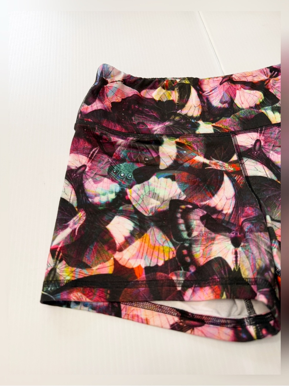 FLEO Butterfly Daydream Power High Rise Shorts - L - Picture 2 of 10